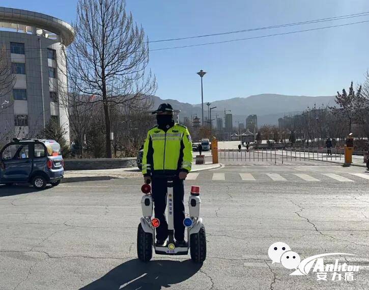 平安建设｜化隆公安：交警警用平衡车“上岗”啦~