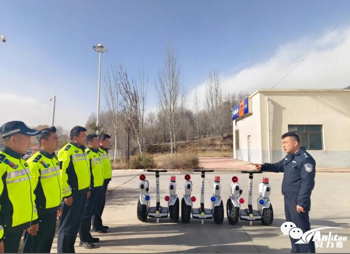 巡逻平衡车 警用电动平衡车厂价直销.jpg